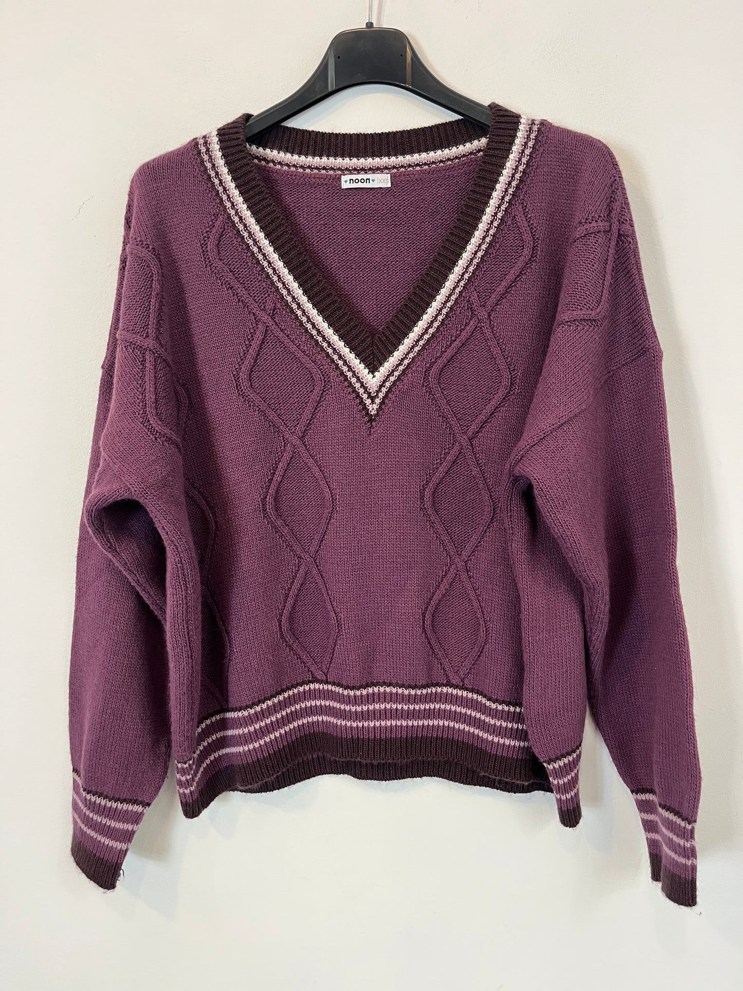 NOON. Purple V-neck sweater TS/M