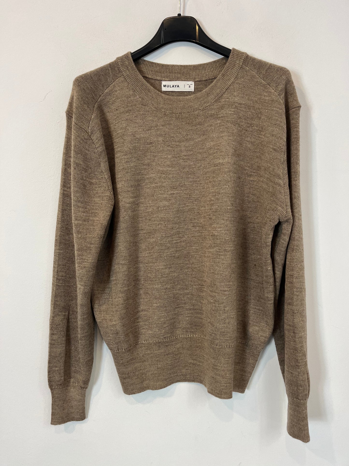 MULAYA. Beige sweater. TS