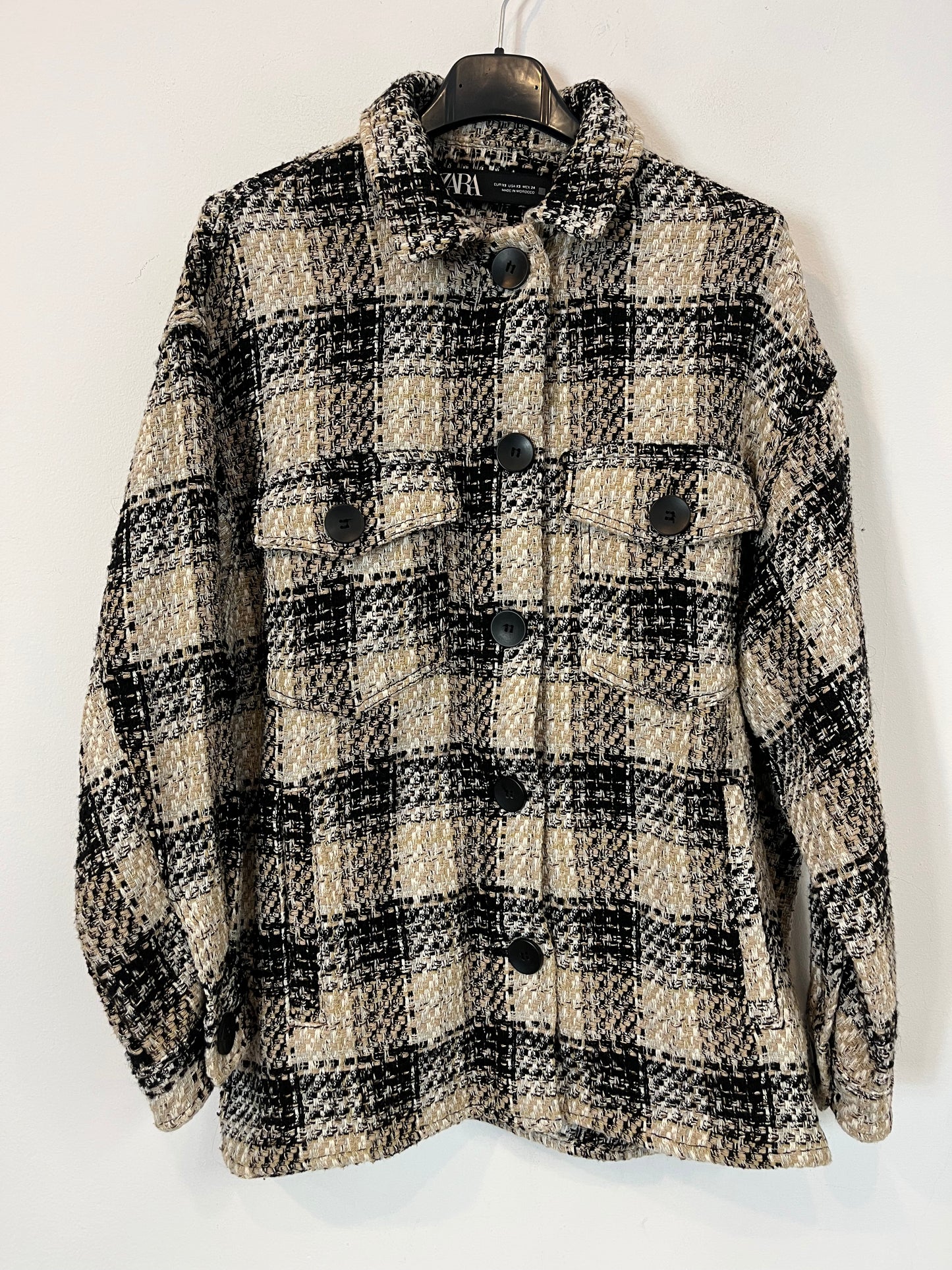 ZARA. Chaqueta tweed fluida botones. T XS/S