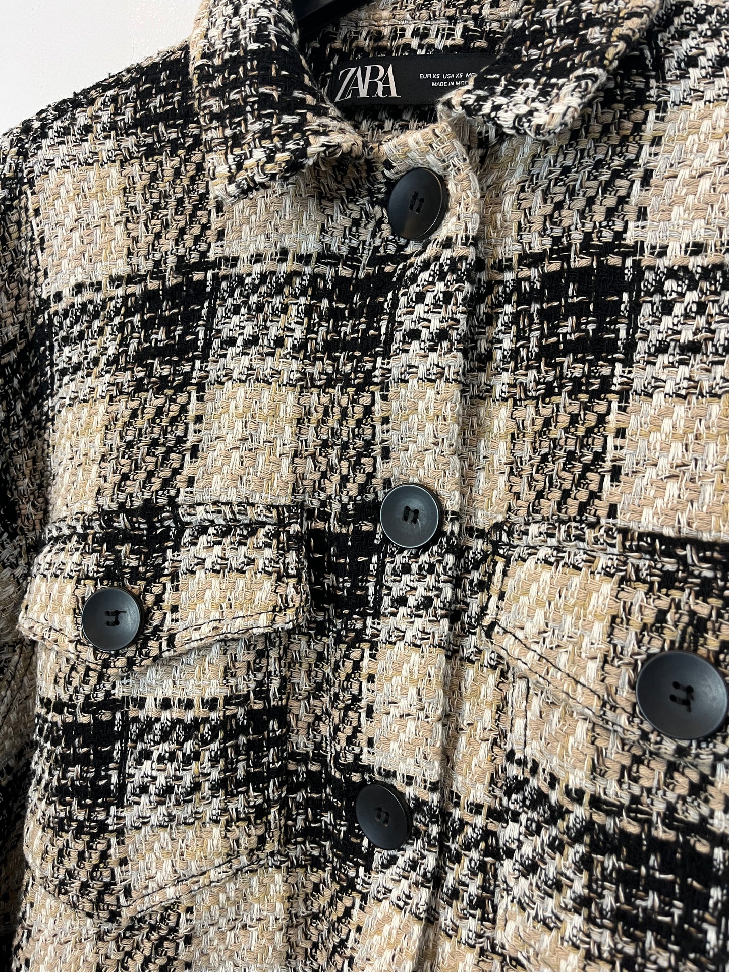 ZARA. Chaqueta tweed fluida botones. T XS/S