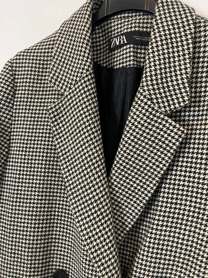 ZARA. Abrigo pata de gallo blanco y negro. T S
