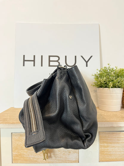 HOGAN. Black leather bag with zipper detail