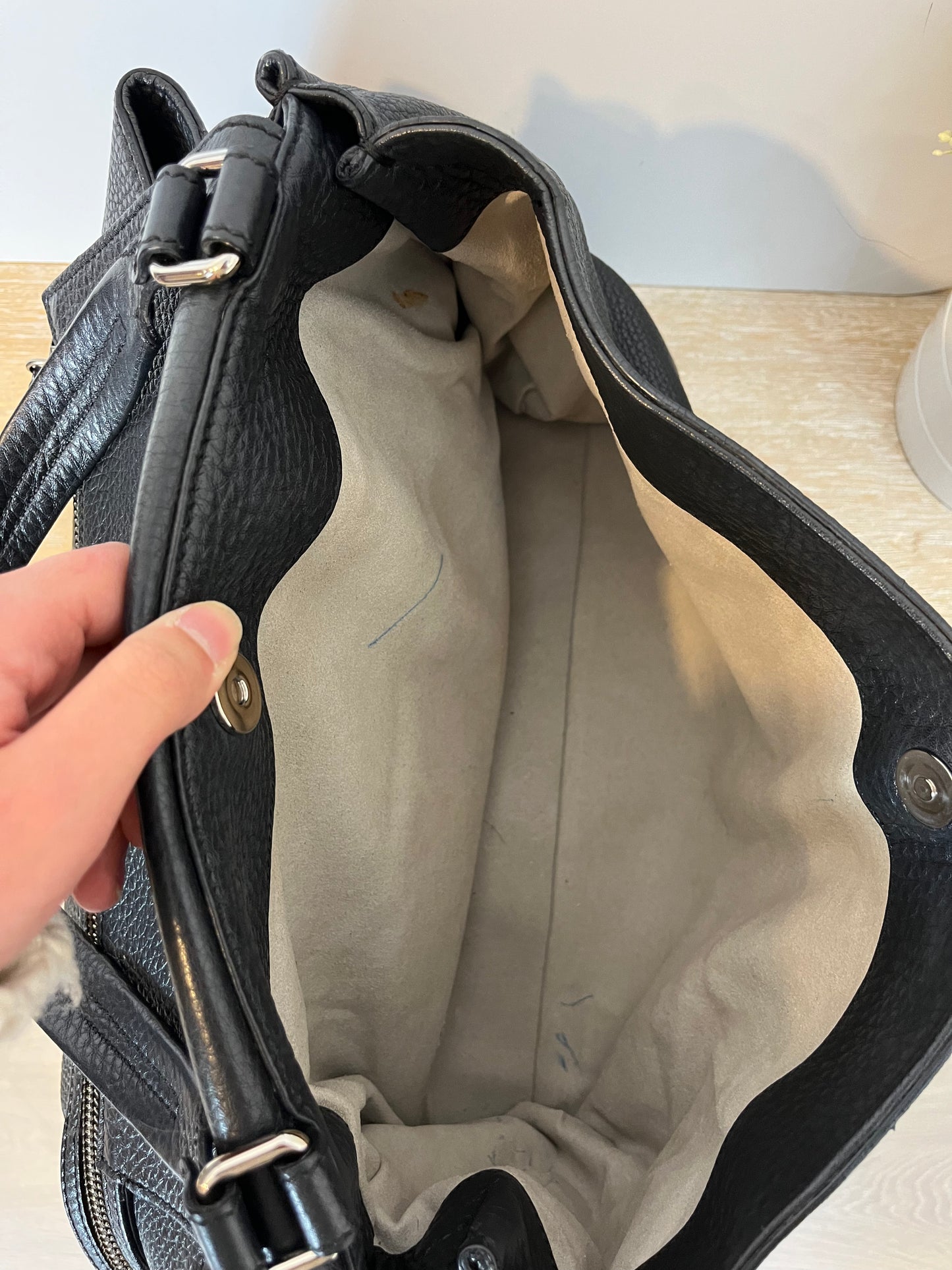 HOGAN. Black leather bag with zipper detail