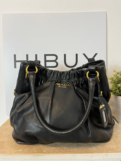PRADA. Bolso tote piel negro