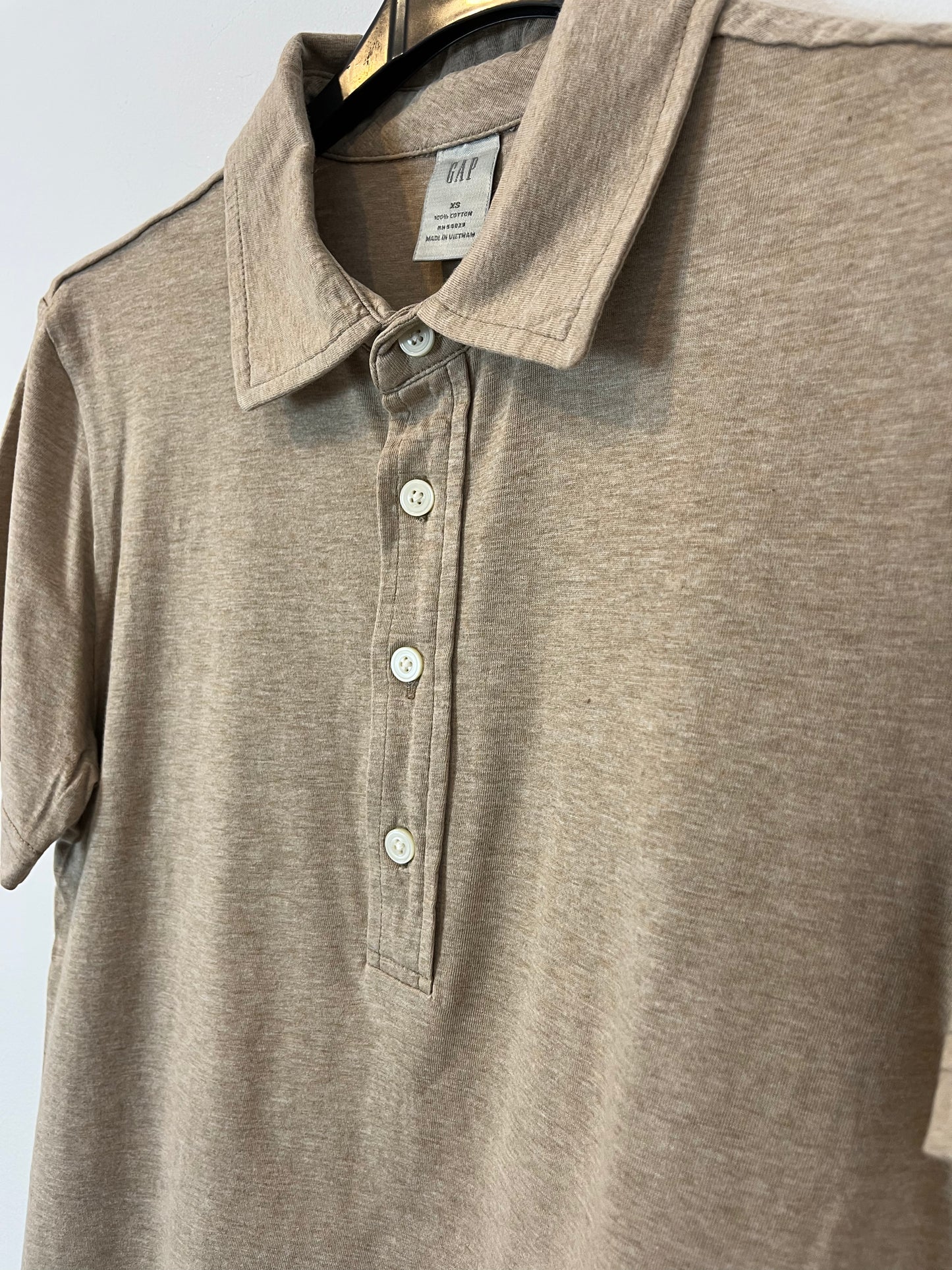 GAP. Polo beige algodón. T XS