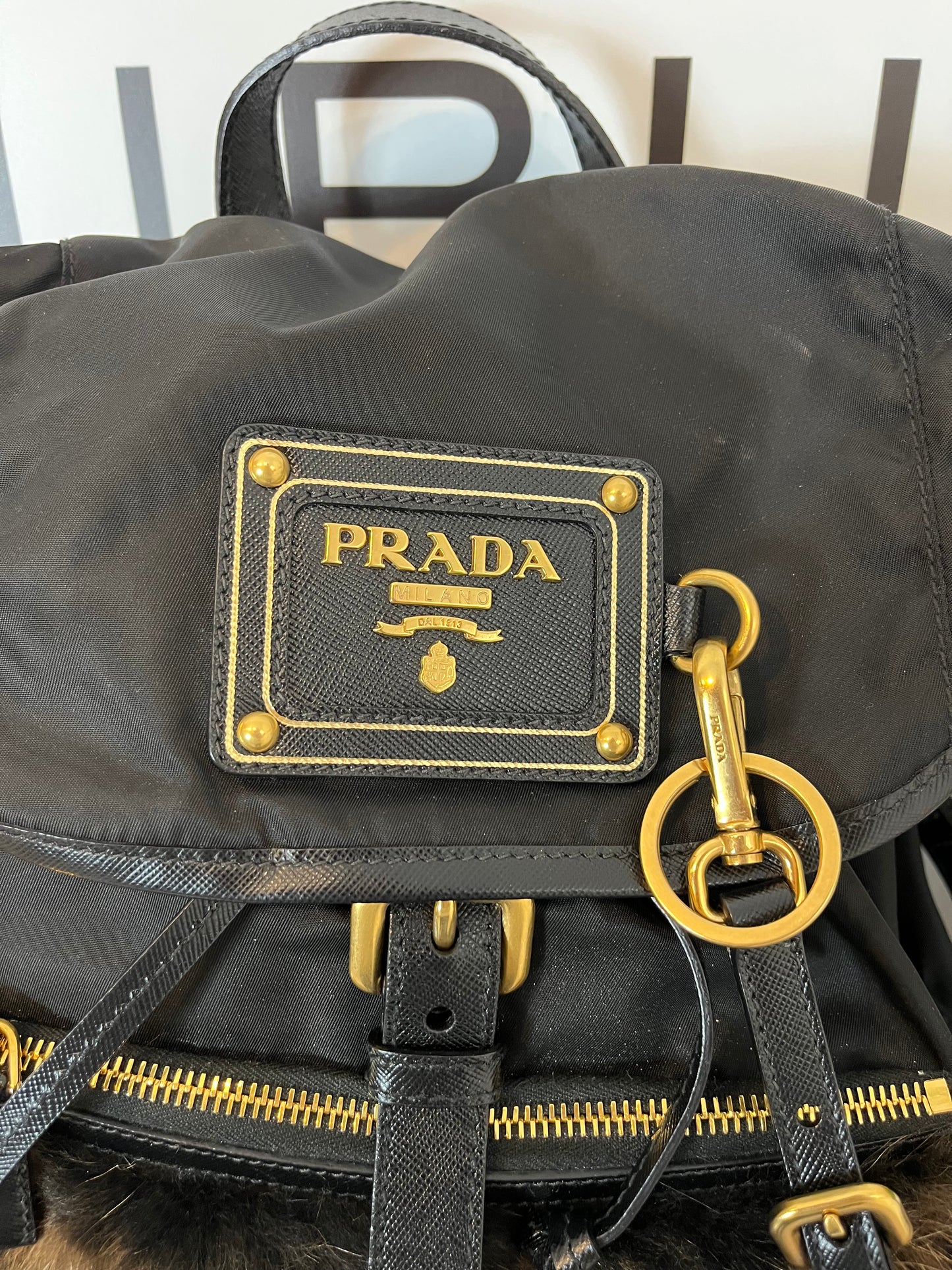 PRADA. Mochila negra detalle bolsillo