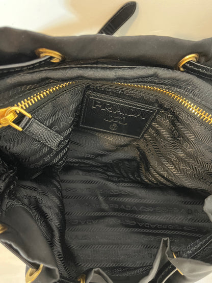 PRADA. Mochila negra detalle bolsillo