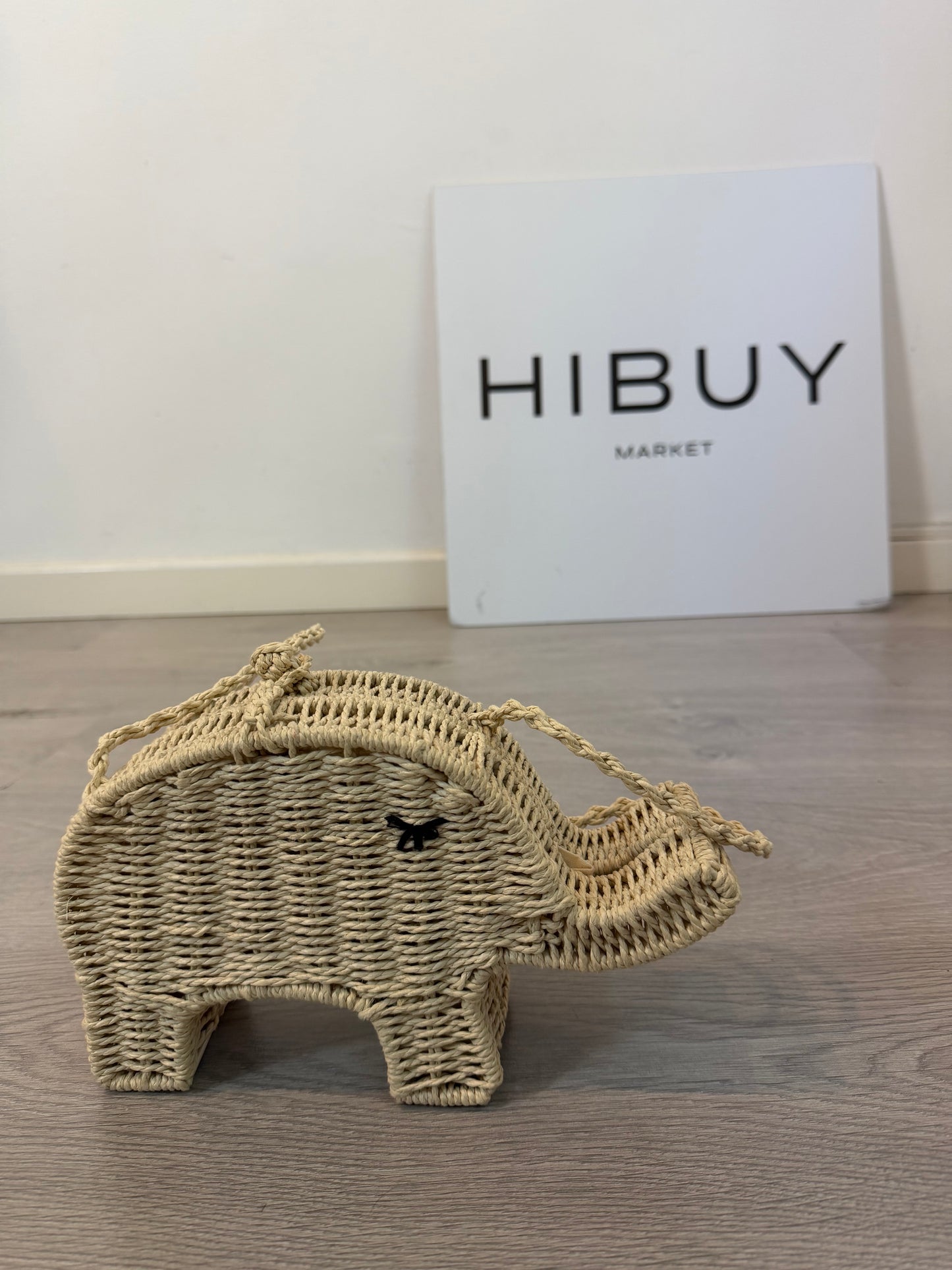 ZARA. Bolso elefante rafia