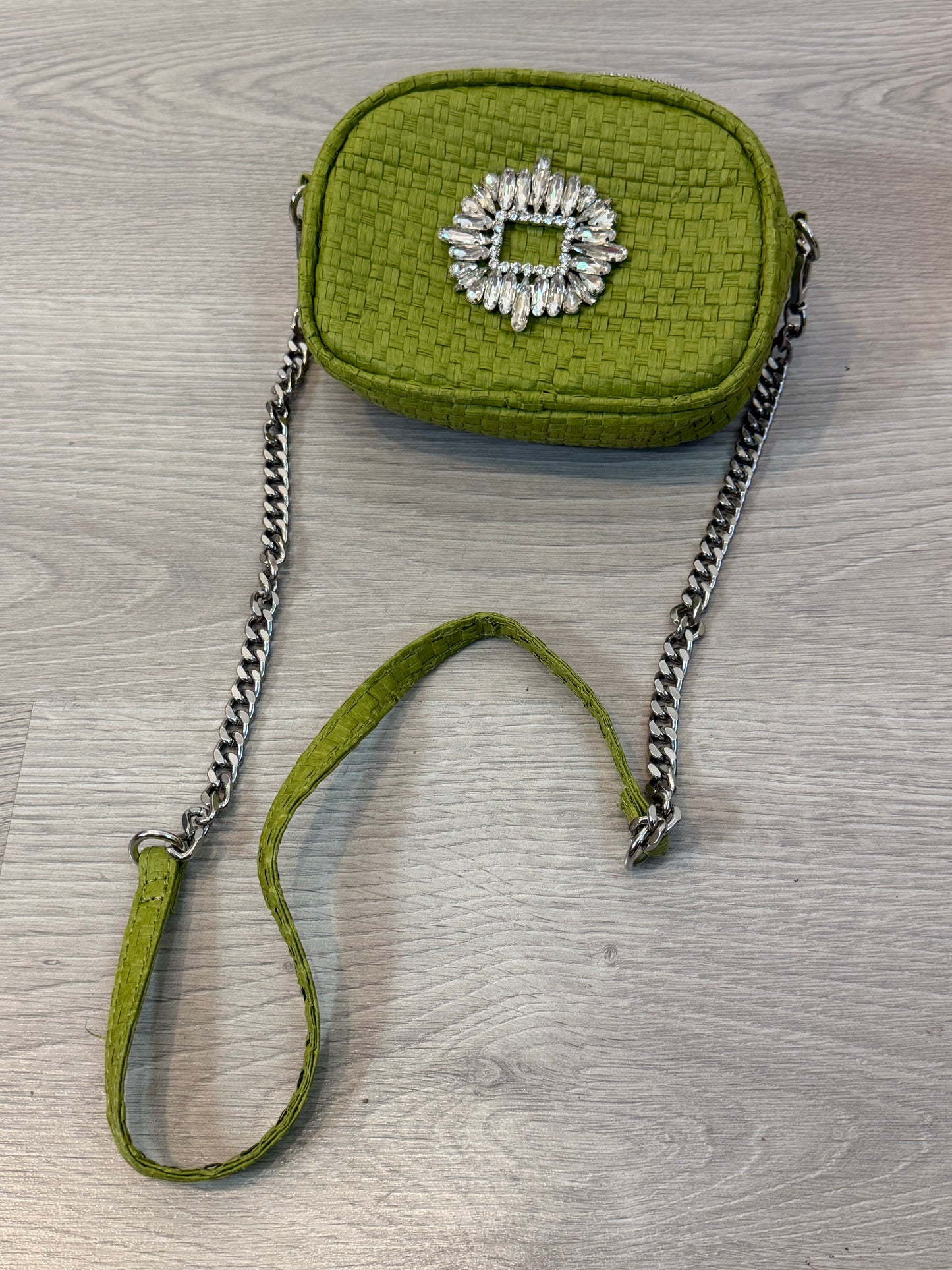 ZARA. Bolso verde broche