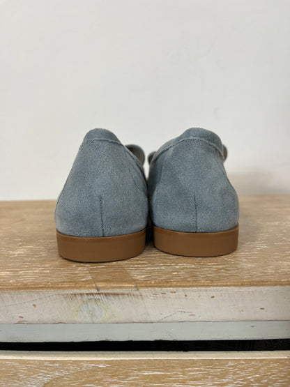 ACOSTA. Mocasín efecto piel azul claro. T 36