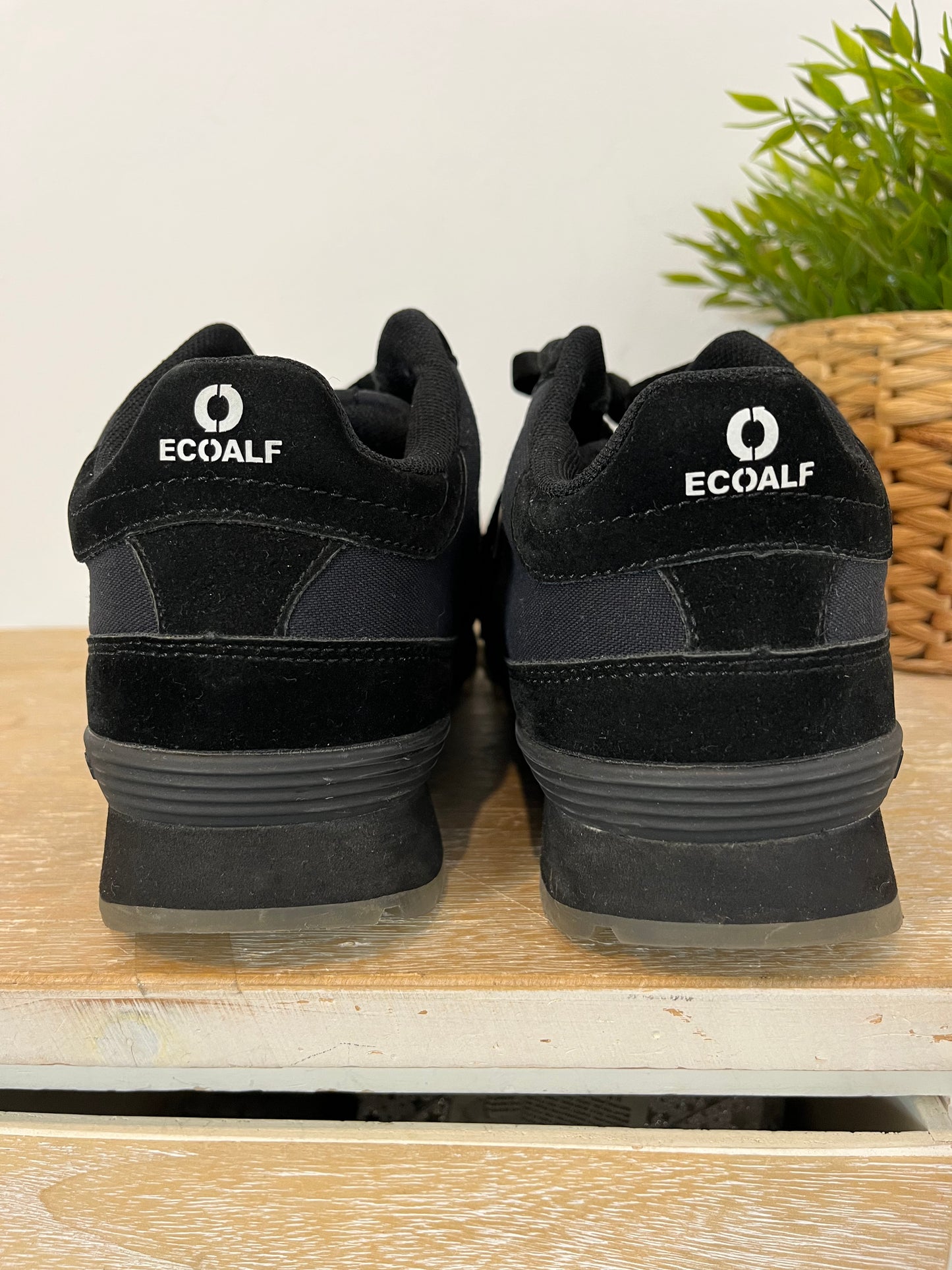 ECOALF. Textured sneakers in black. Size 38