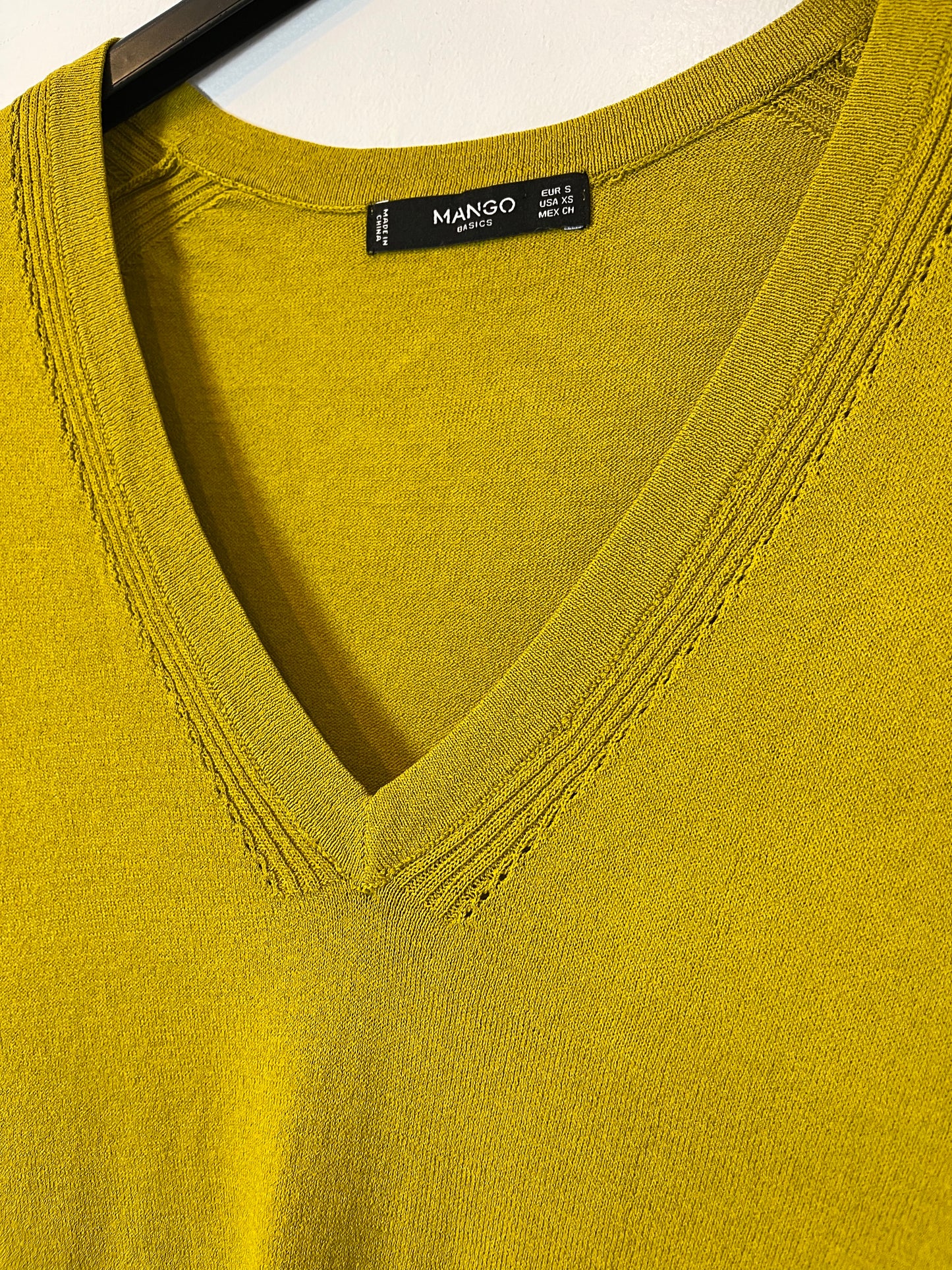 MANGO. Pistachio green stretch knit top. TS