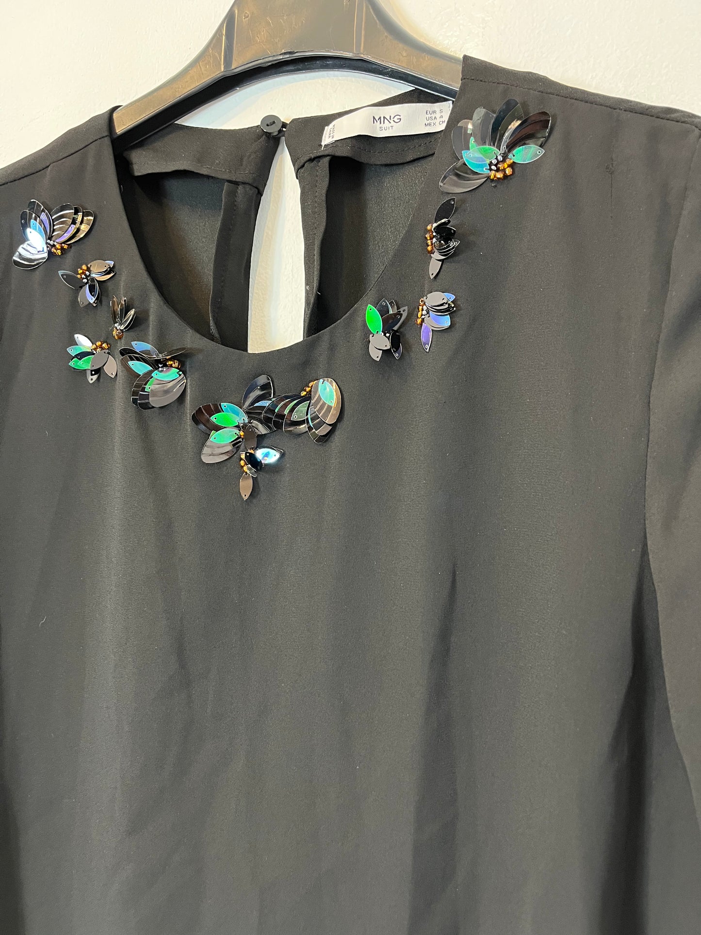 MANGO. Flowy black blouse with neck detail. TS