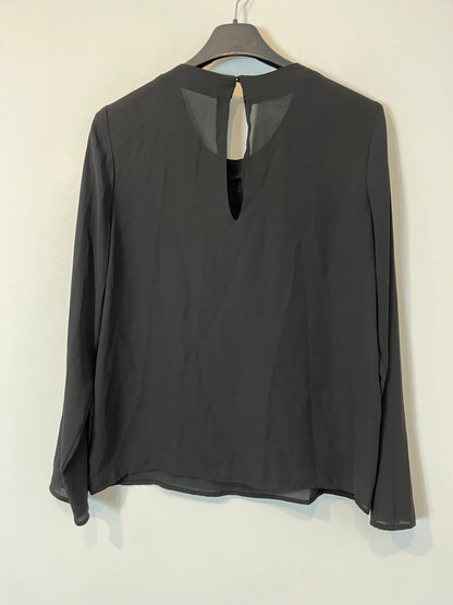 MANGO. Flowy black blouse with neck detail. TS