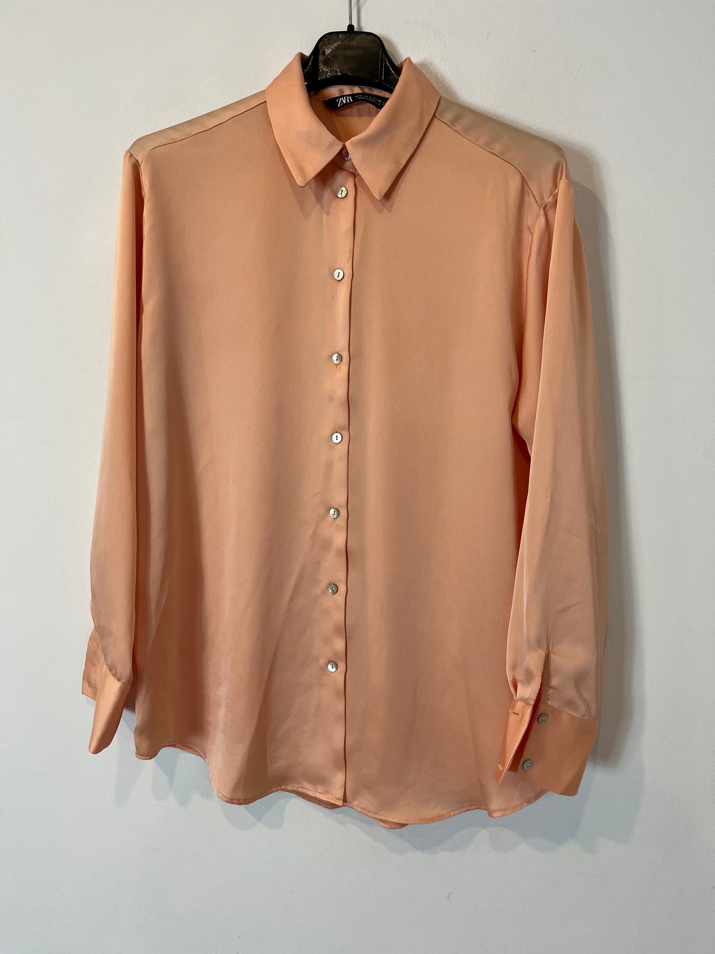 ZARA. Flowy satin blouse. TS