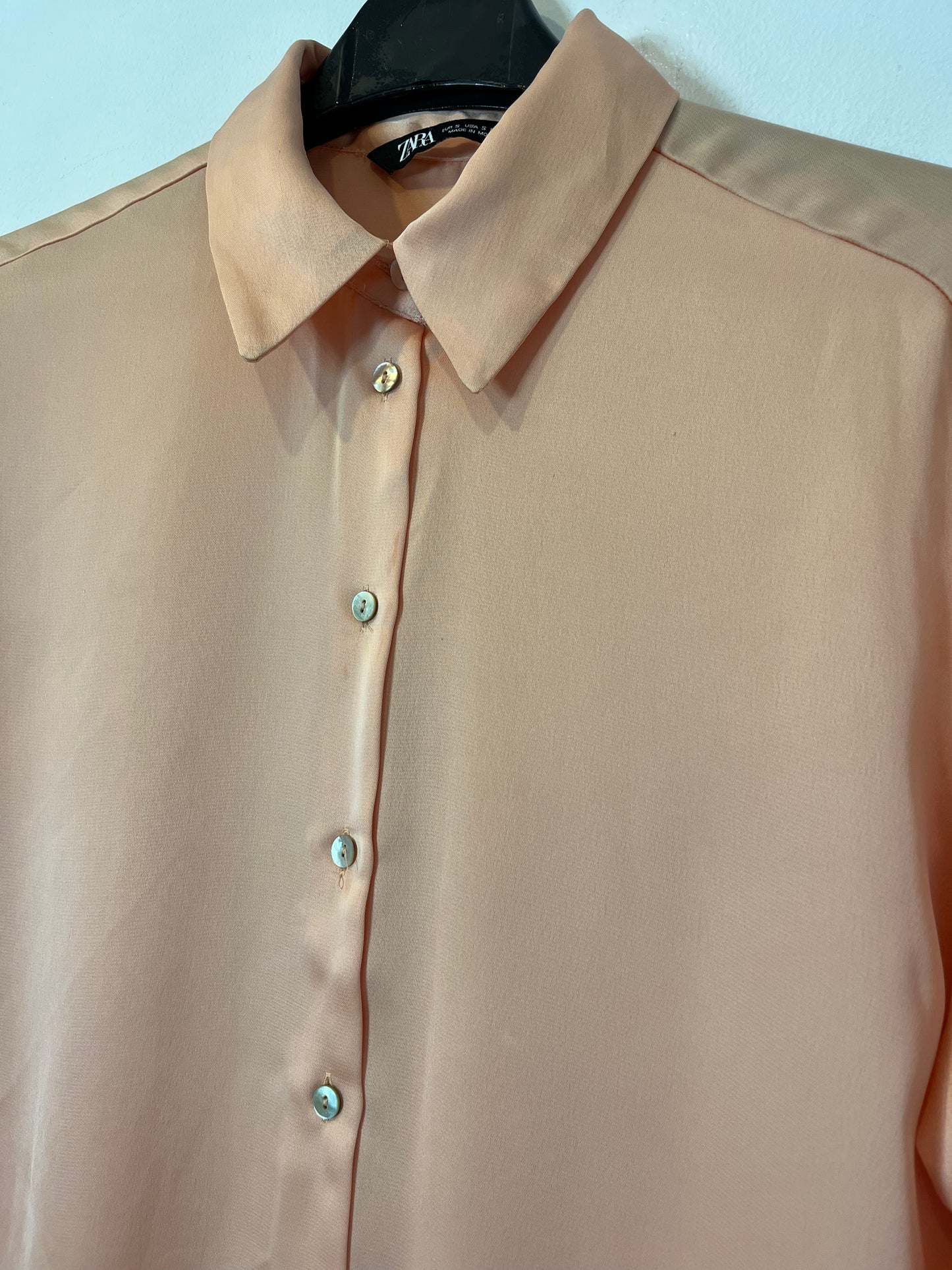 ZARA. Flowy satin blouse. TS