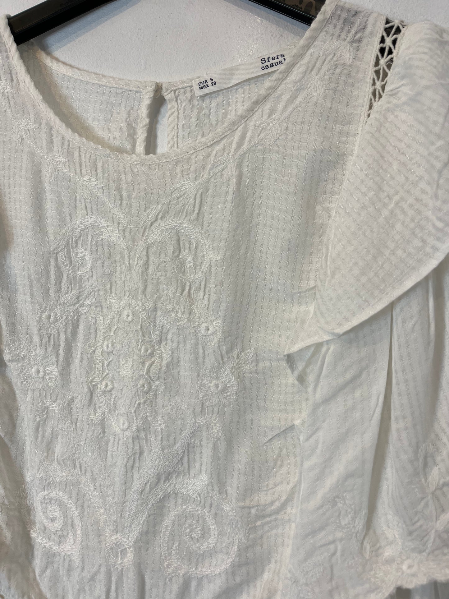 SFERA. White embroidered blouse. TS