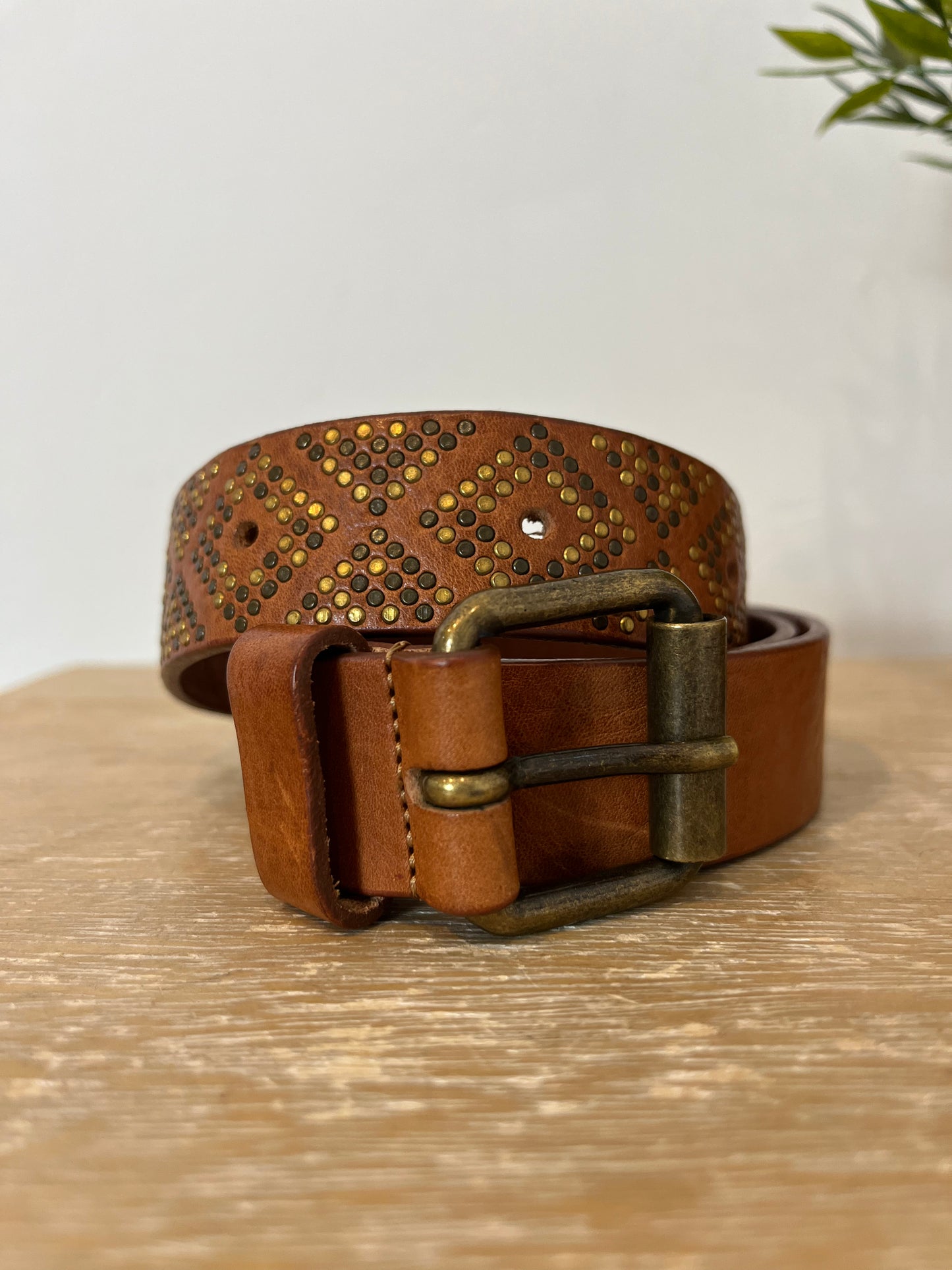 COMPTOIR DES COTONNIERS. Mini studded leather belt. T 2 (M)
