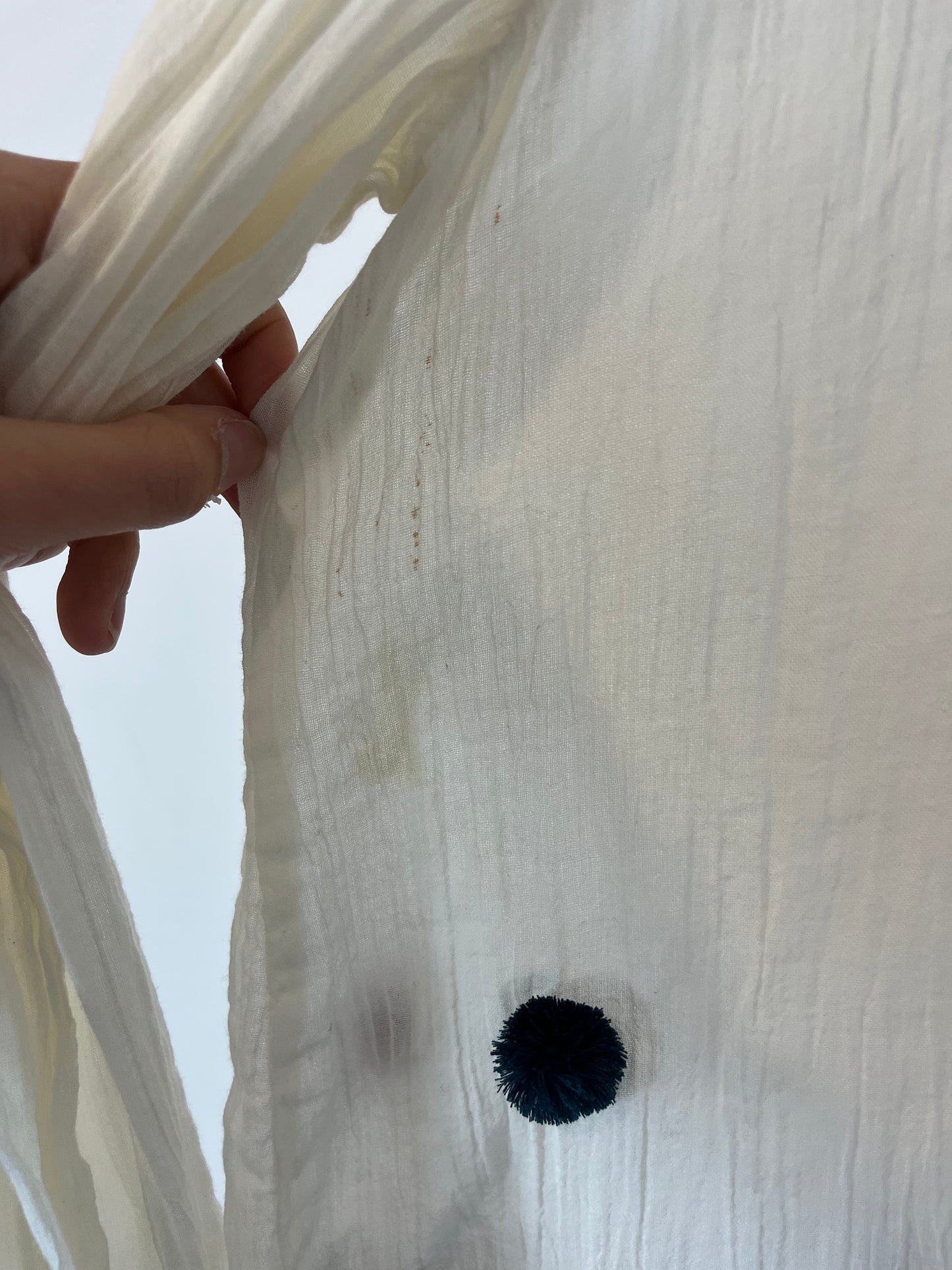 ZARA. Blusa crudo borlas colores. T XS