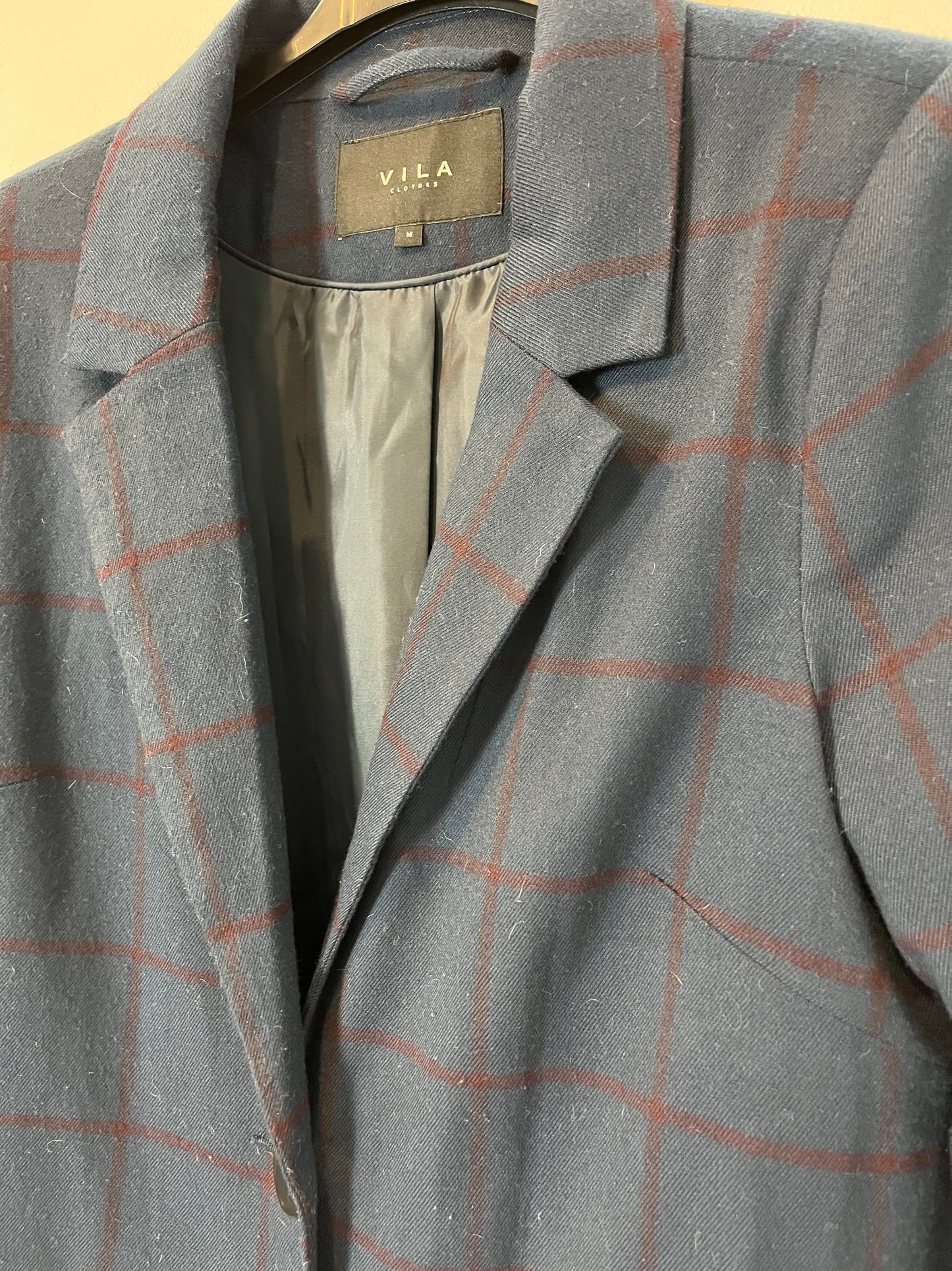 VILA. Long blue and burgundy jacket. TM