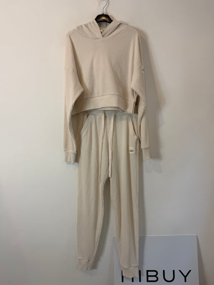 ALO. Conjunto blanco roto jersey y pantalón largo. T XXS y XS