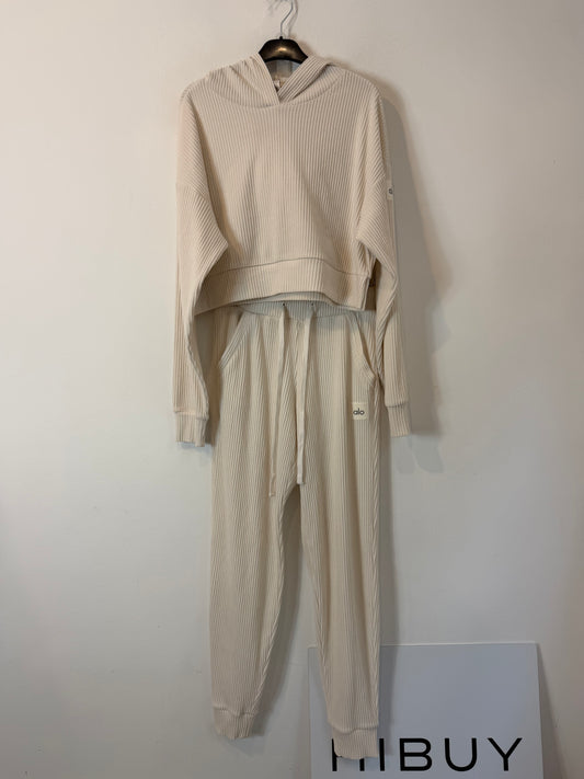 ALO. Conjunto blanco roto jersey y pantalón largo. T XXS y XS