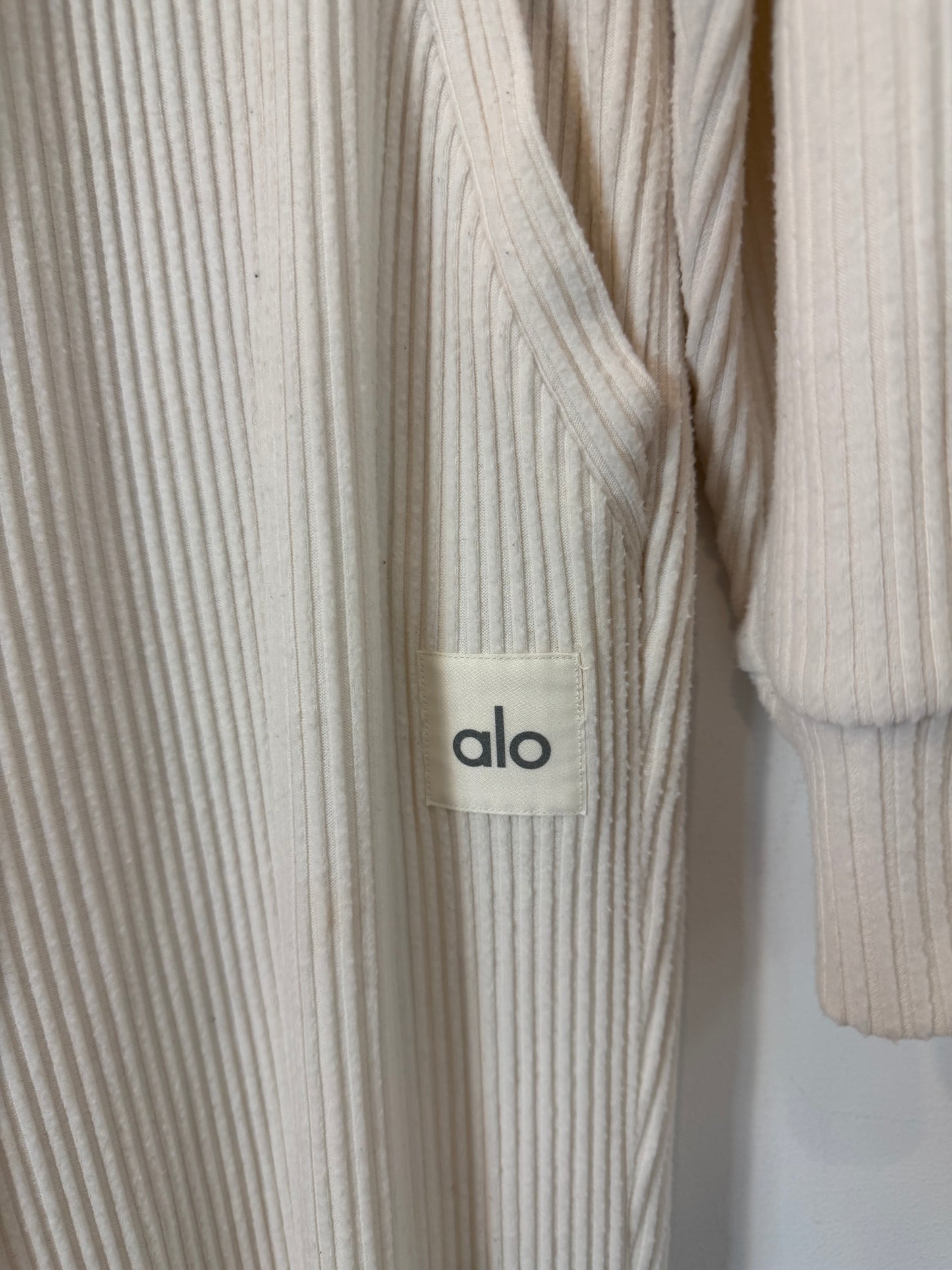 ALO. Conjunto blanco roto jersey y pantalón largo. T XXS y XS