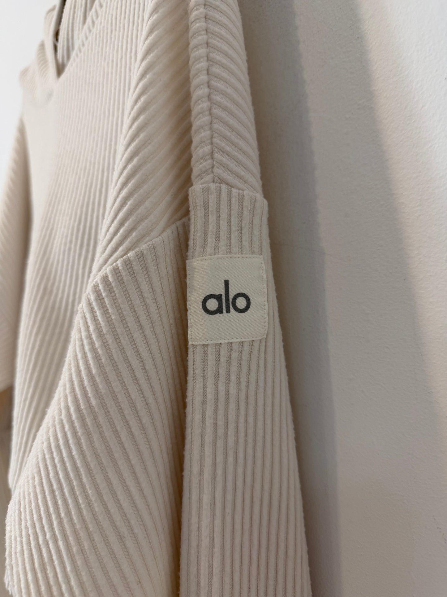 ALO. Conjunto blanco roto jersey y pantalón largo. T XXS y XS