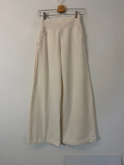 ALO. Pantalón deportivo beige largo. T XXS