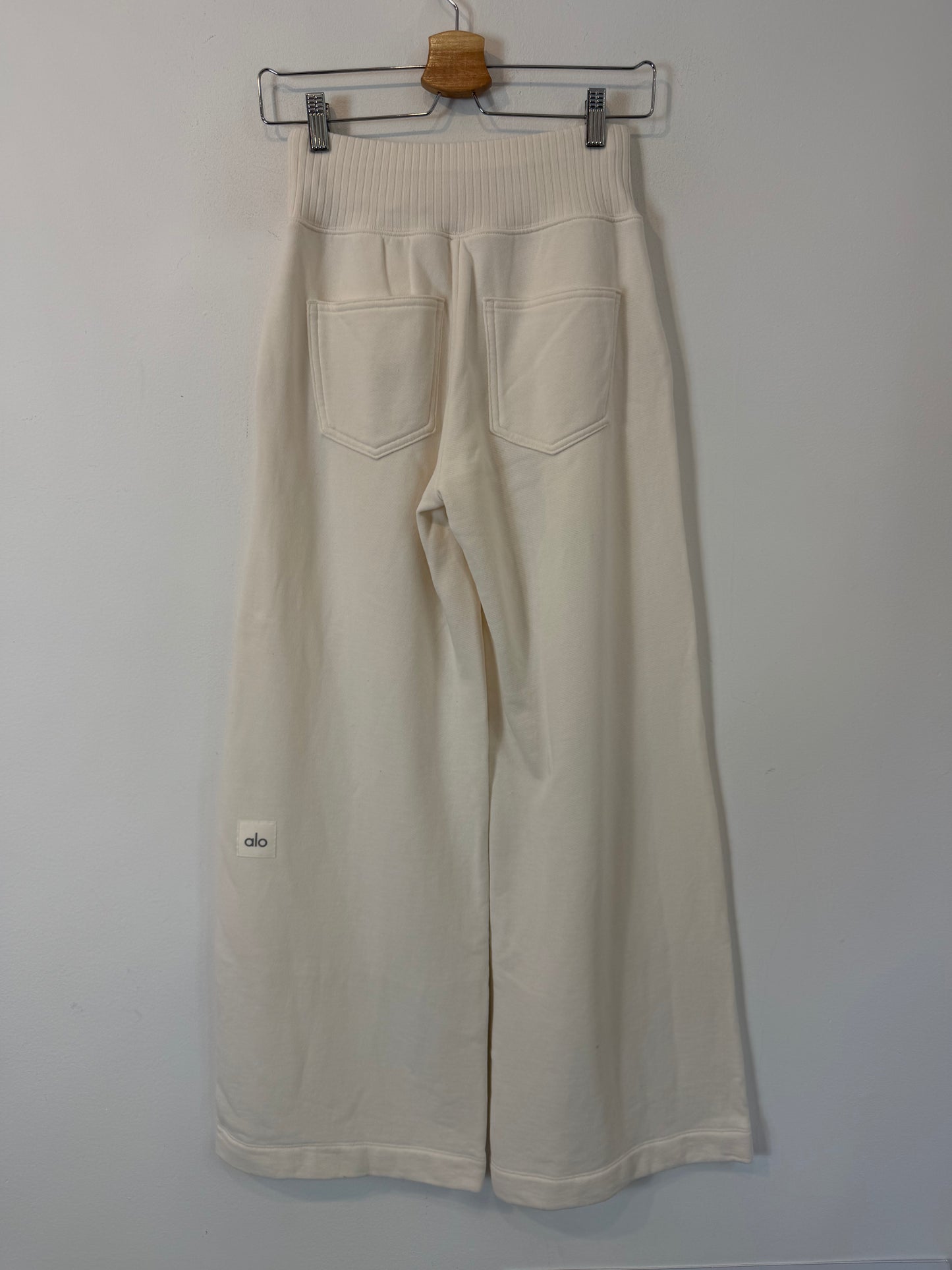 ALO. Pantalón deportivo beige largo. T XXS
