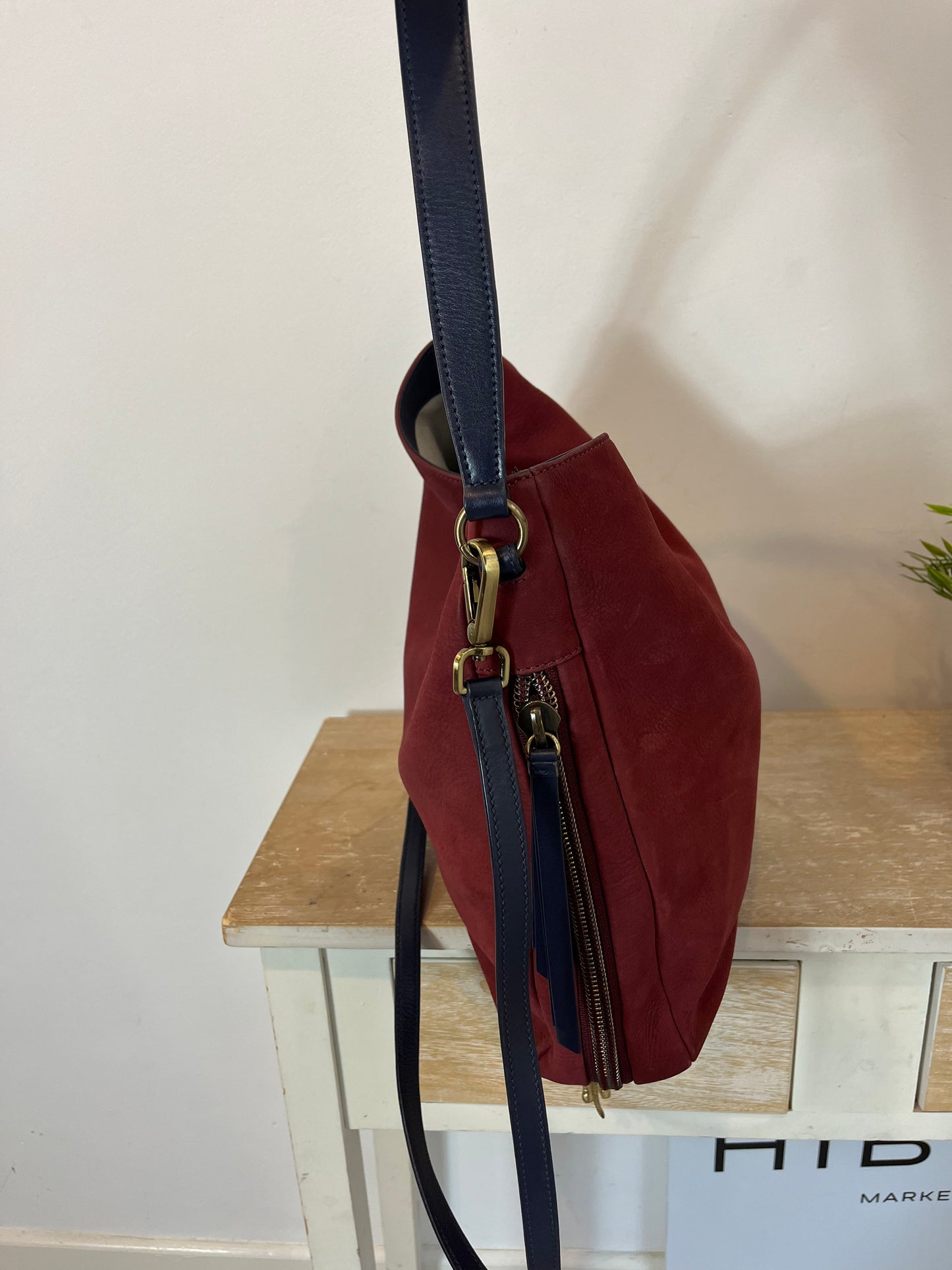 HOGAN. Burgundy leather double-handle bag