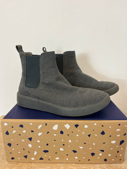 YUCCS. Bota chelsea gris. T 37