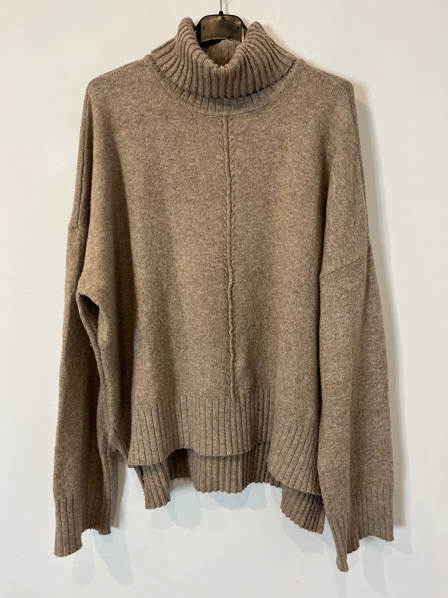 NOISY MAY. Beige turtleneck sweater. T.M.