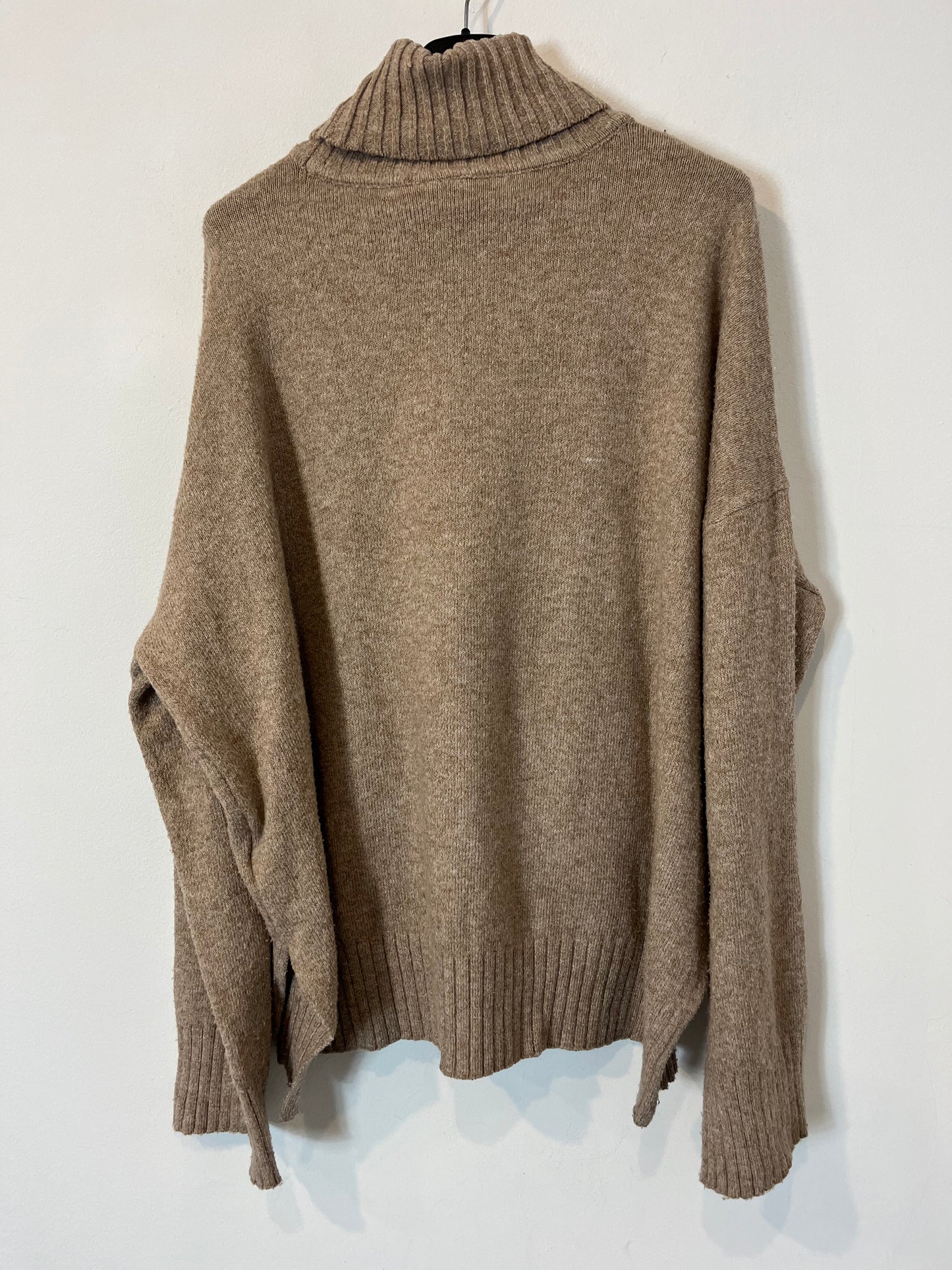NOISY MAY. Beige turtleneck sweater. T.M.