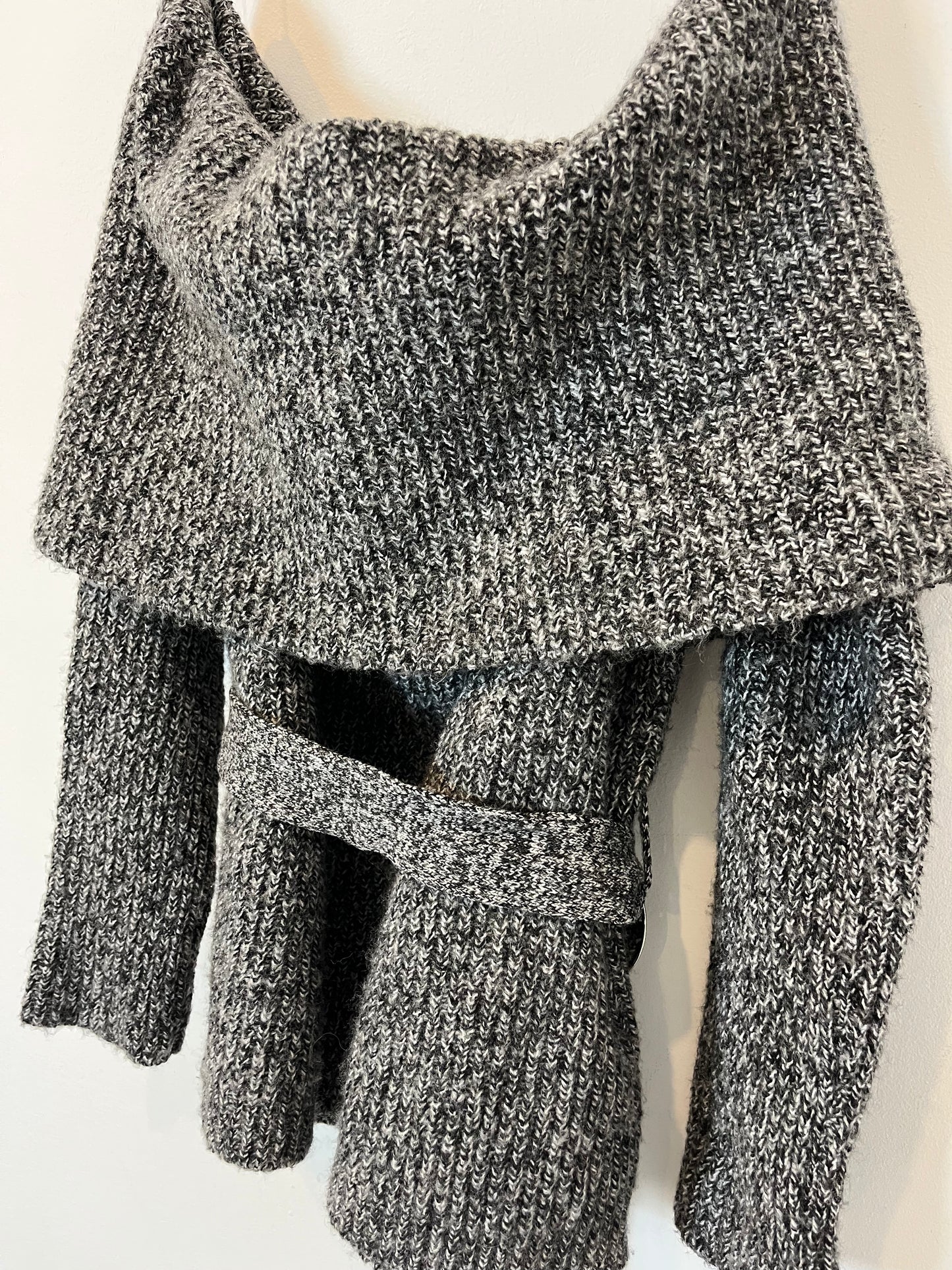 ZARA. Jersey gris espiga T.m