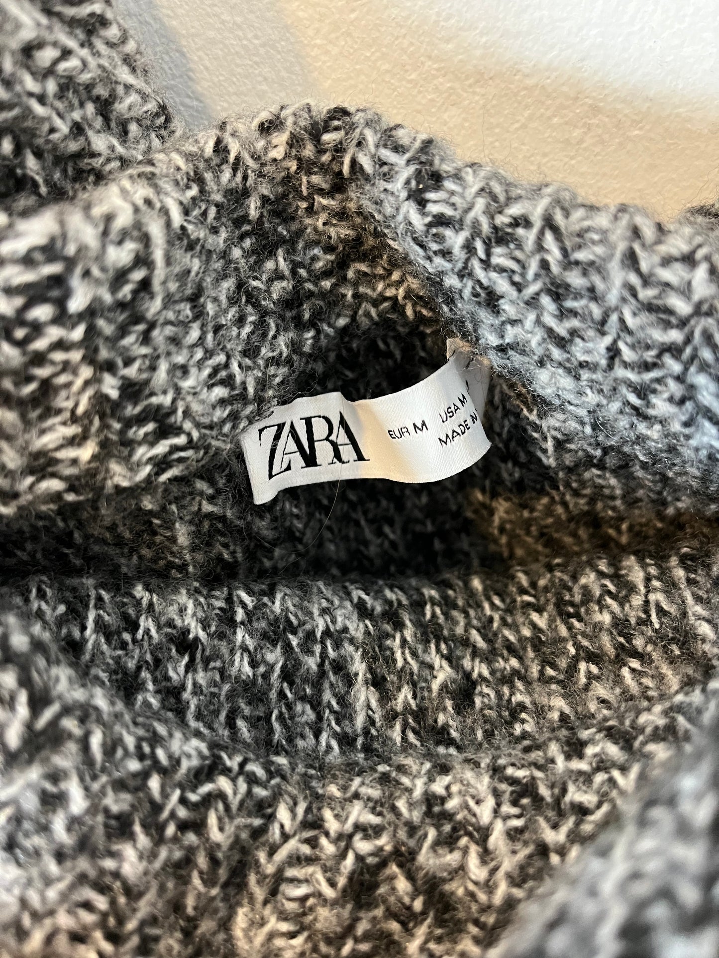 ZARA. Jersey gris espiga T.m