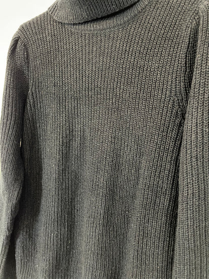 VILA. Jersey negro cuello alto. T.M