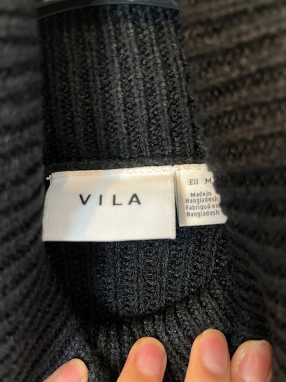 VILA. Jersey negro cuello alto. T.M