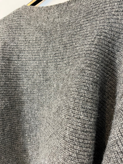 COMMENSE. Grey Tm back sweater