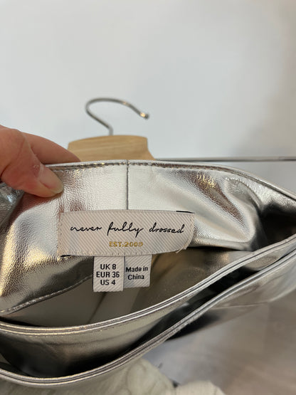 NEVER FULLY DRESSED. Falda midi plateada T.36