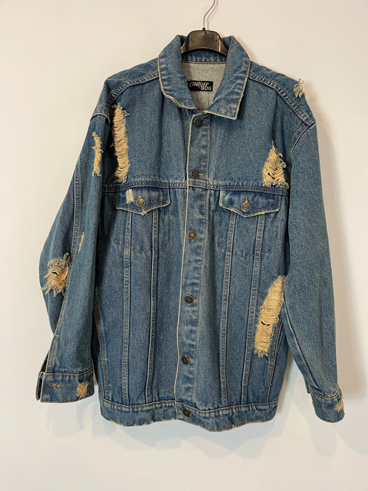 COURTSHOP. Cazadora vaquera efecto desgastadoT.m