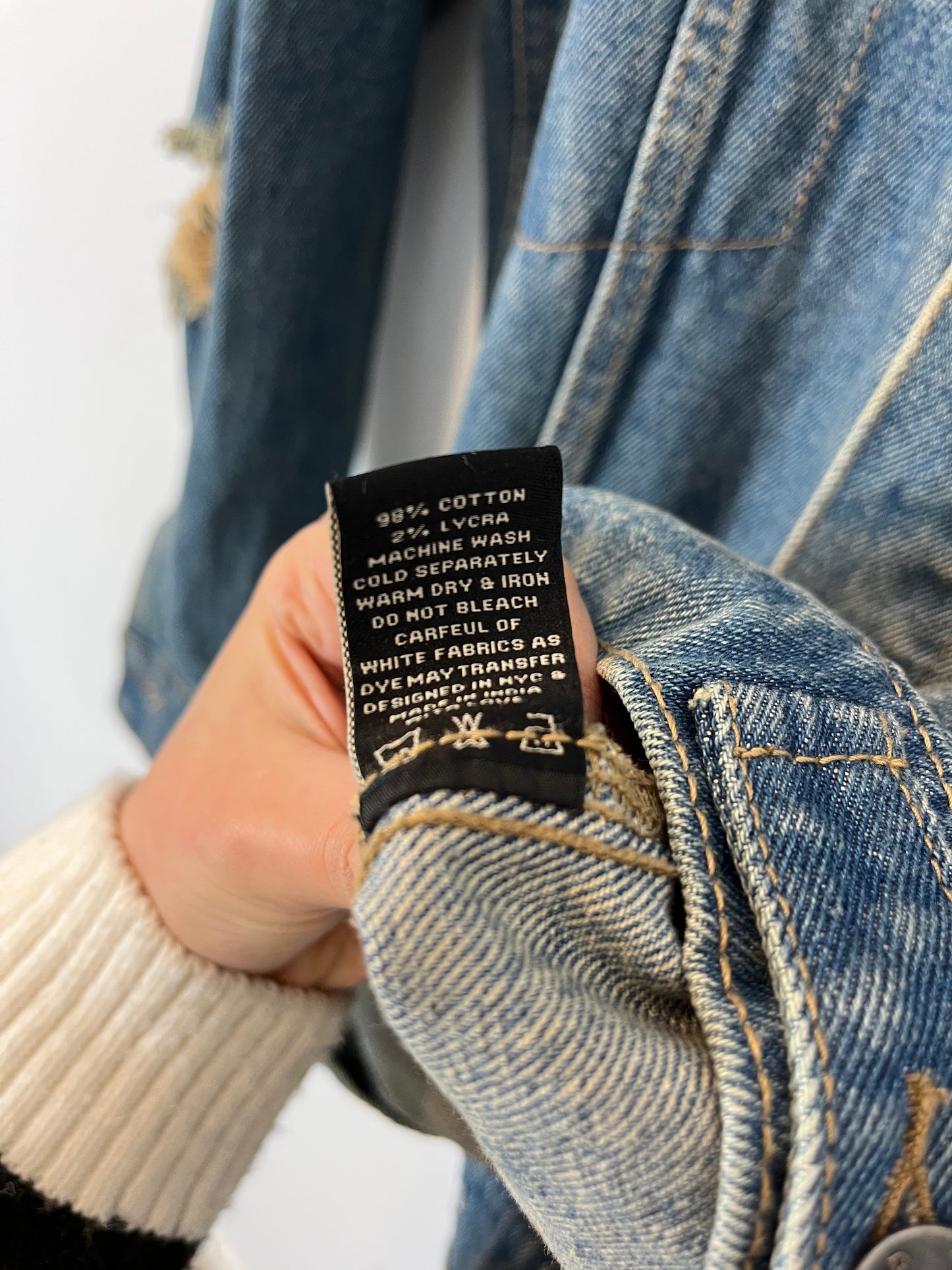 COURTSHOP. Cazadora vaquera efecto desgastadoT.m