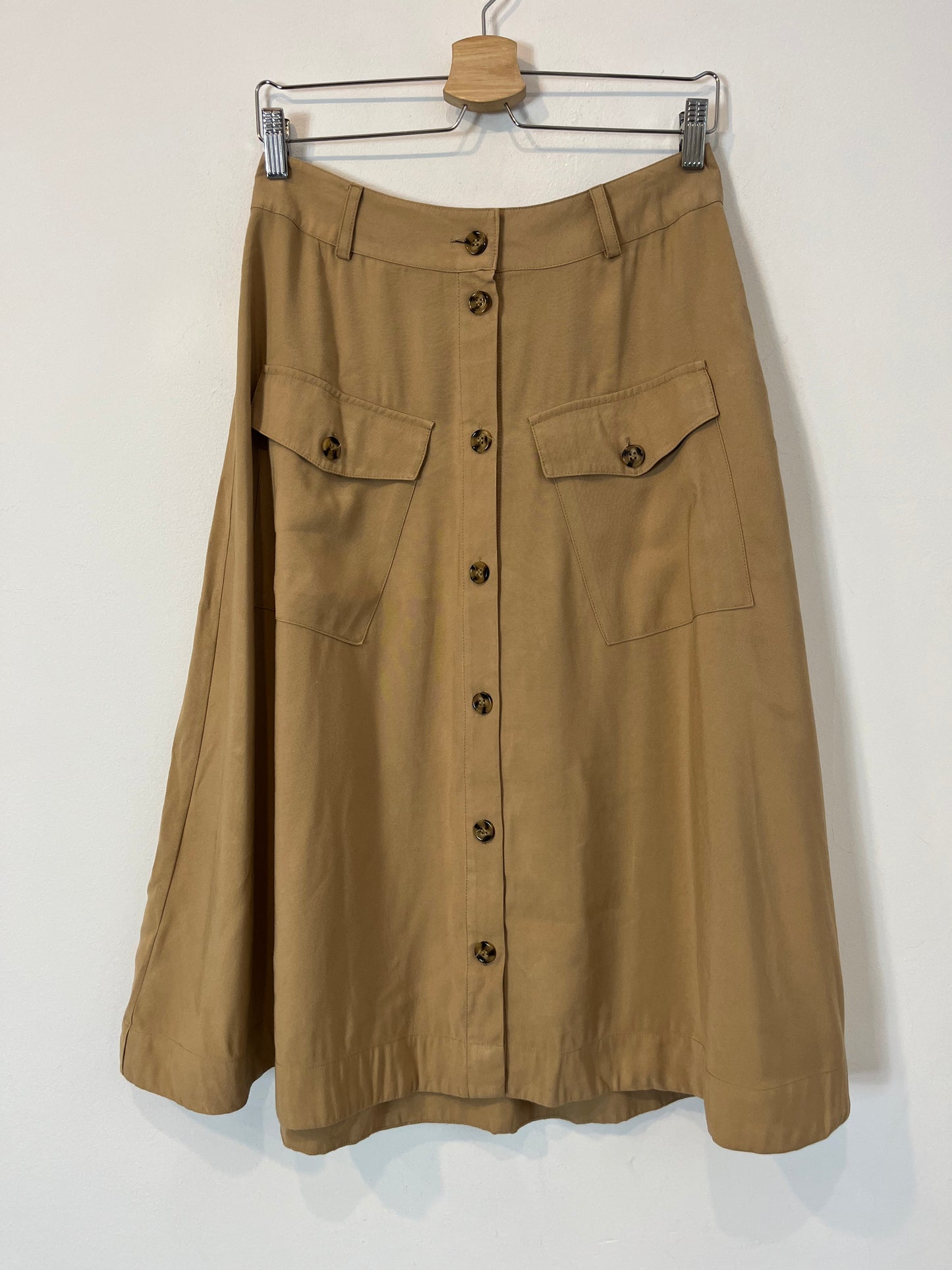 SAINT TROPEZ. Beige midi skirt with Ts buttons