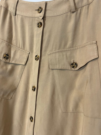 SAINT TROPEZ. Beige midi skirt with Ts buttons