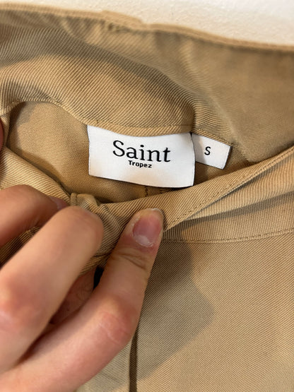 SAINT TROPEZ. Beige midi skirt with Ts buttons