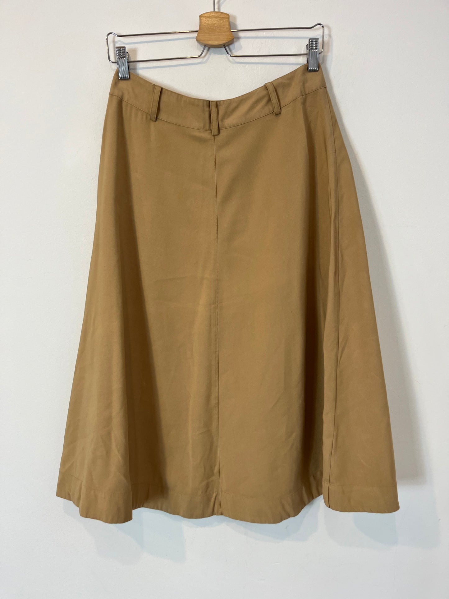 SAINT TROPEZ. Beige midi skirt with Ts buttons