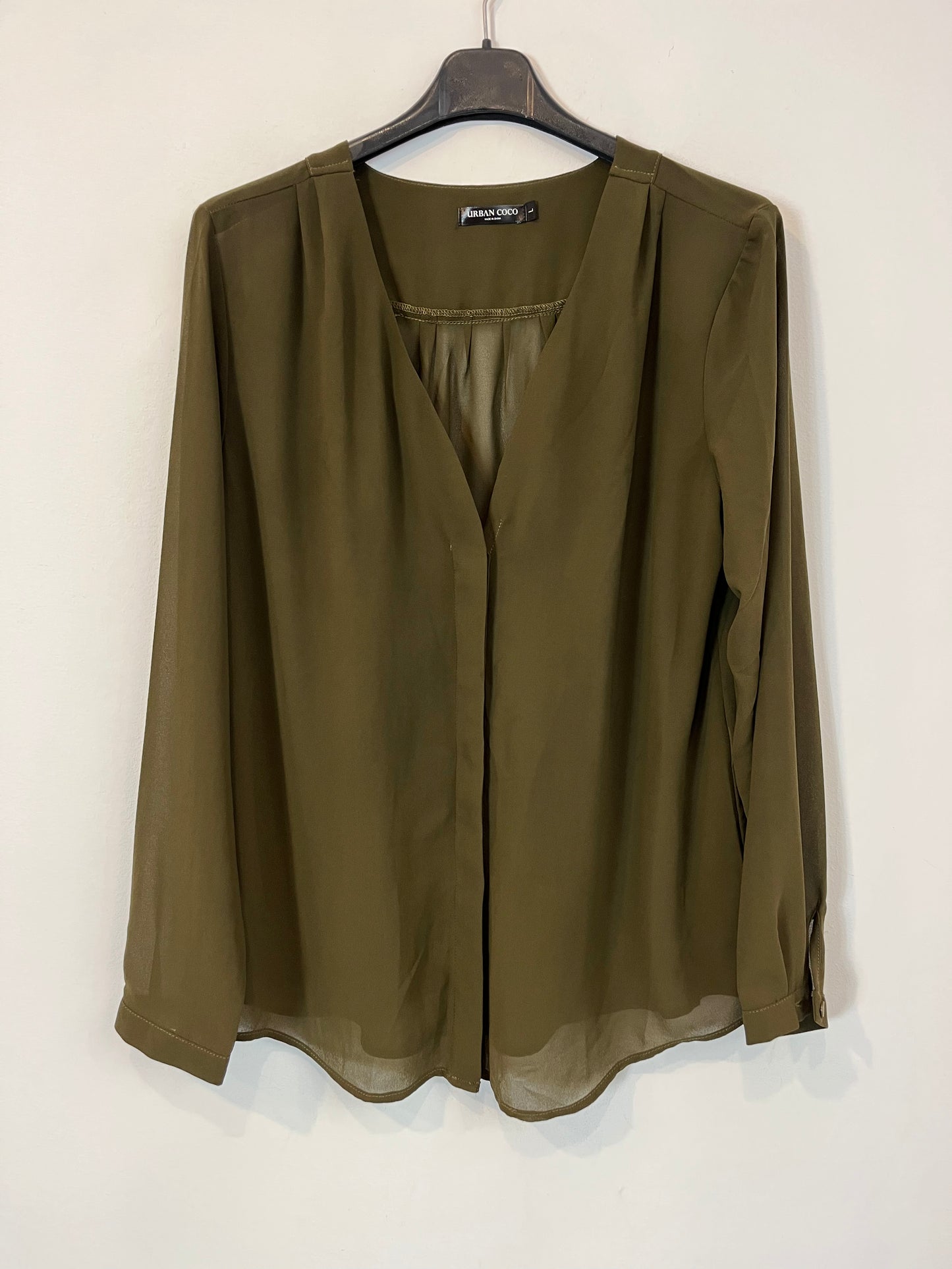 URBAN COCO. Green blouse. TL