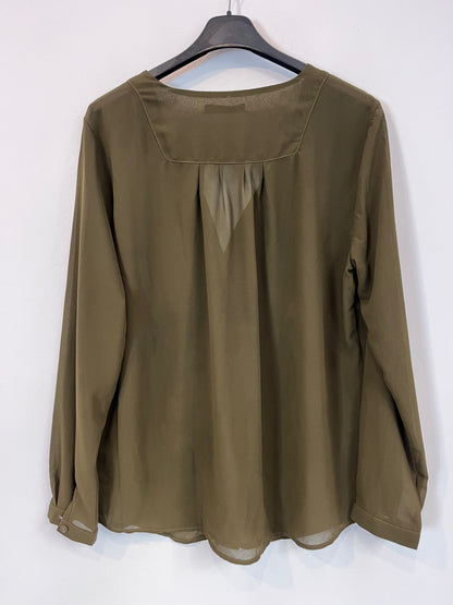 URBAN COCO. Green blouse. TL