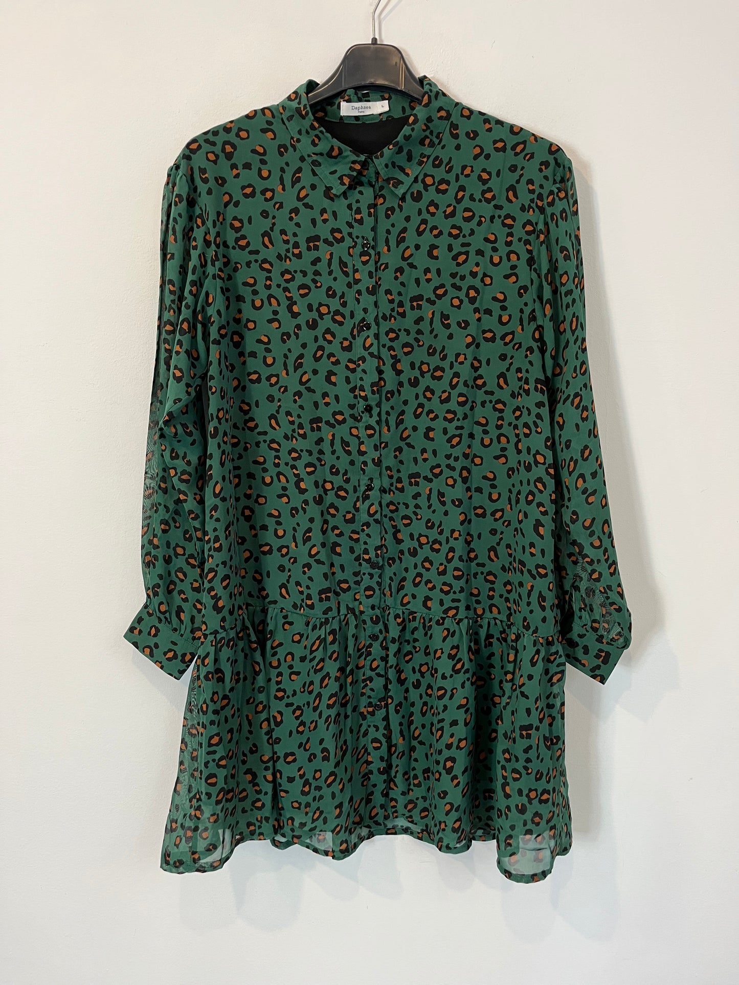 DAPHNEA. Green animal print dress. T.L.