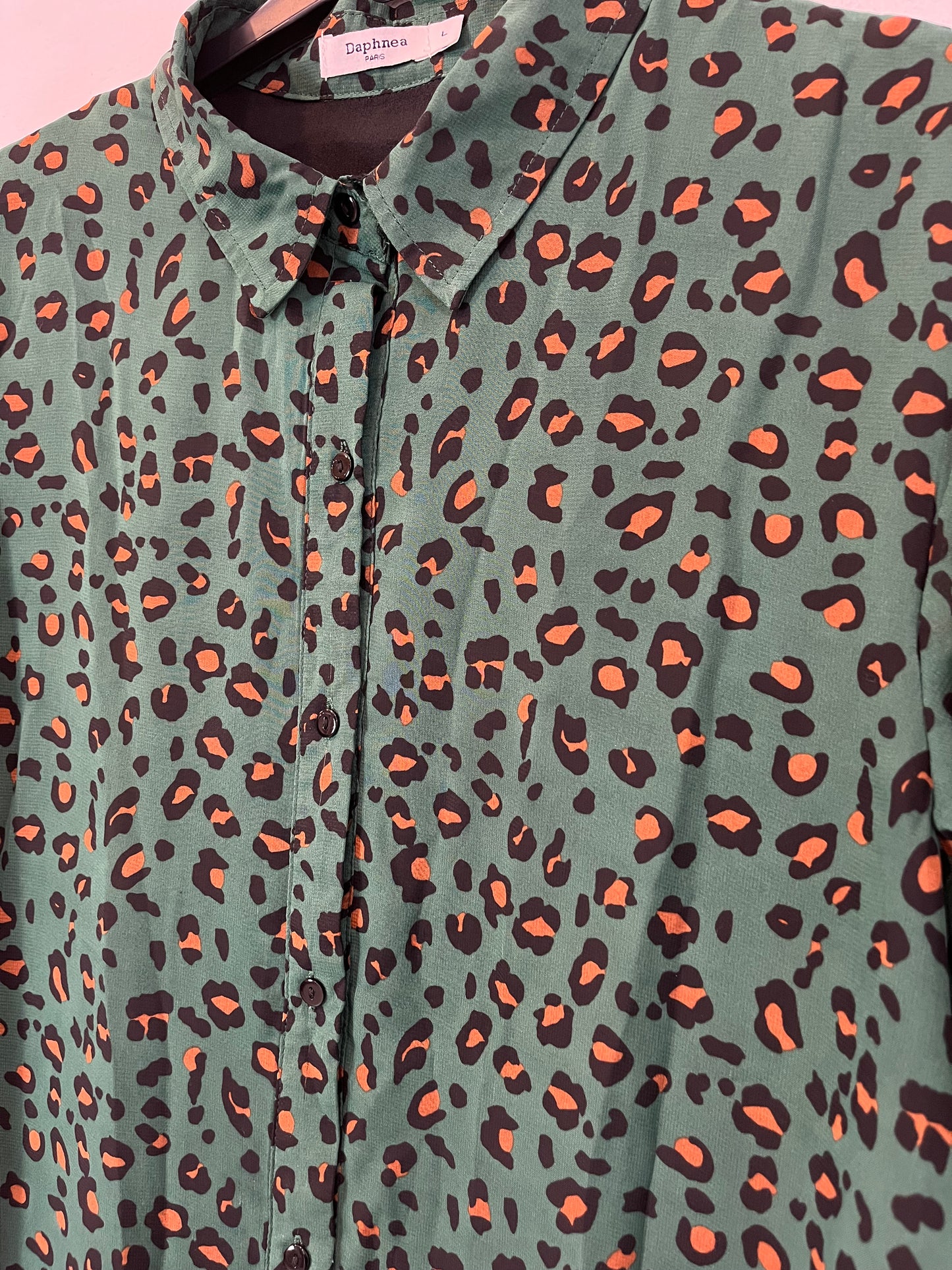 DAPHNEA. Green animal print dress. T.L.